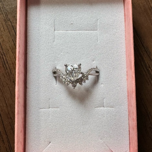 Heart ring - Picture 1 of 3